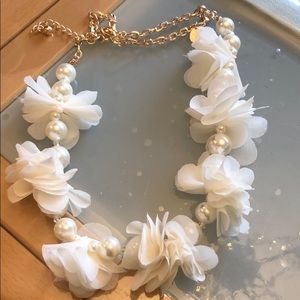 🌼Floral and pearl fashion necklace🌼